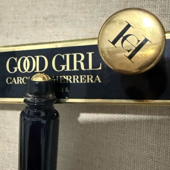 CAROLINA HERRERA GOOD GIRL EAU DE PARFUM ROLL-ON 10ML 0.34 FL OZ - Picture 8 of 17